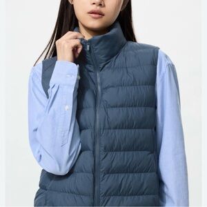 Uniqlo Ultra Light Down Vest in Blue Size L